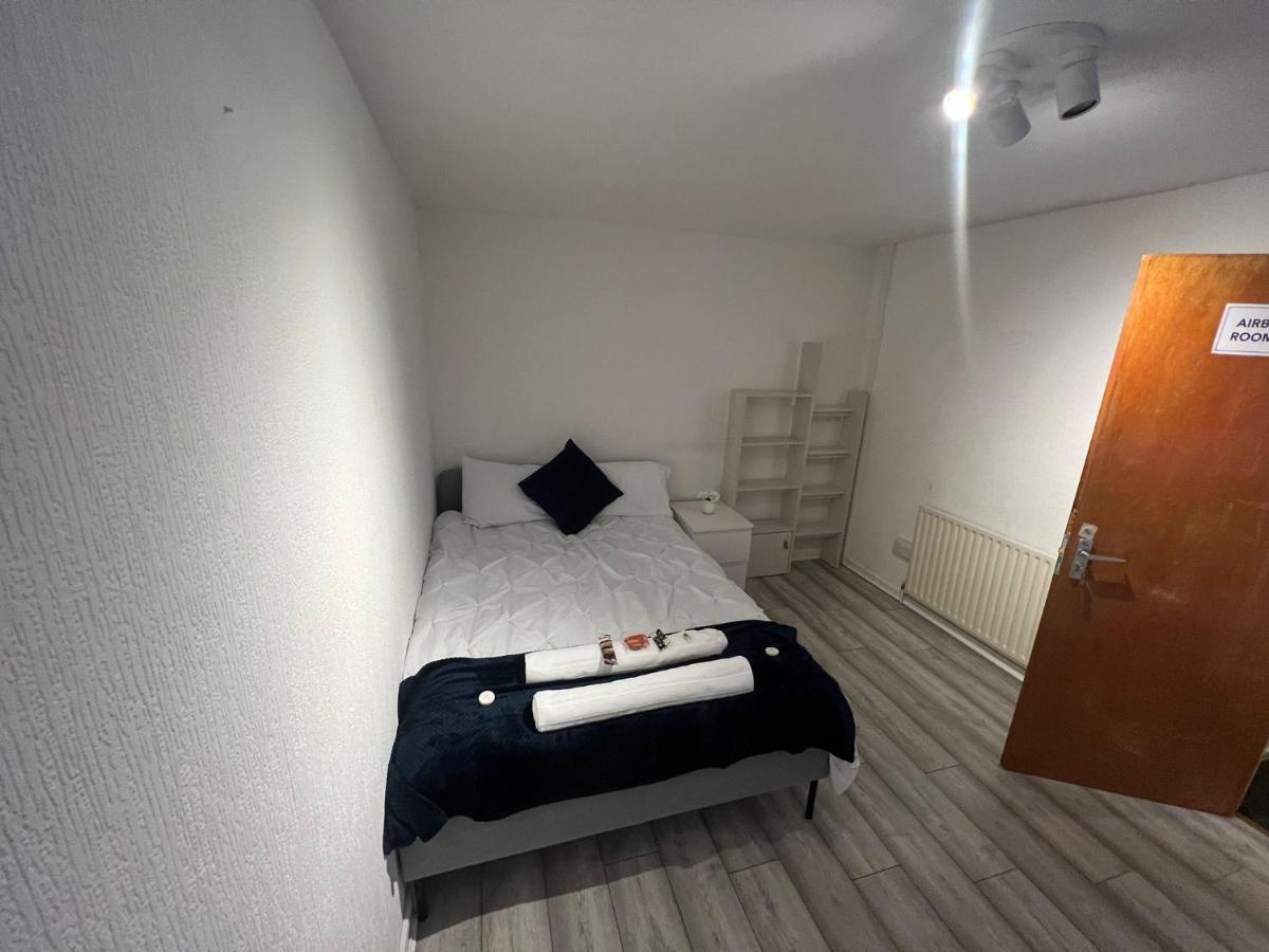 Indulge Hockley Hotel - With Free Front Parking - 10 Min Drive To Birmingham City Centre Bull Ring, Grand Central, Tesco Superstore, Primark & Commonwealth Games เบอร์มิงแฮม ภายนอก รูปภาพ